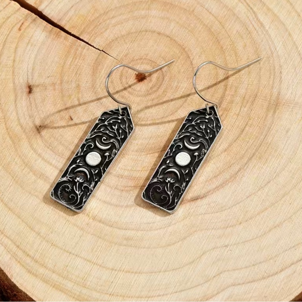 3/$15 Vintage Style Moon Earrings